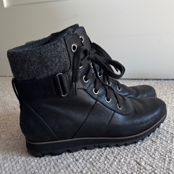 Sorel Black Lace Up Boots - Picture 1 of 5
